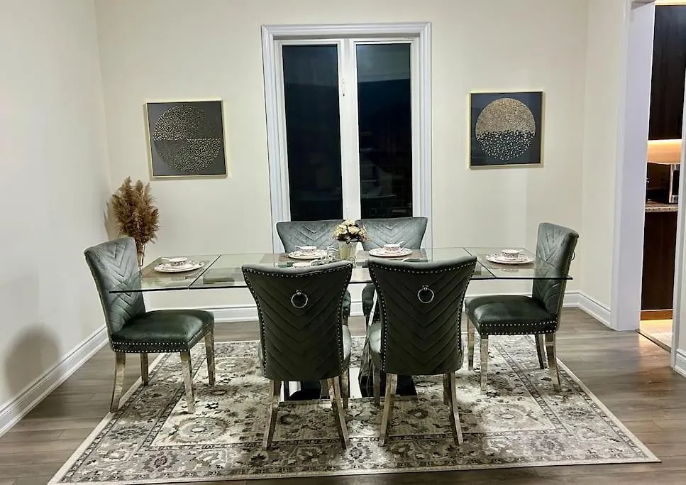 Beautiful Family Suites - Master Bedroom Niagara Falls Canada