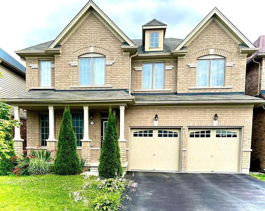 Beautiful Family Suites - Master Bedroom Niagara Falls