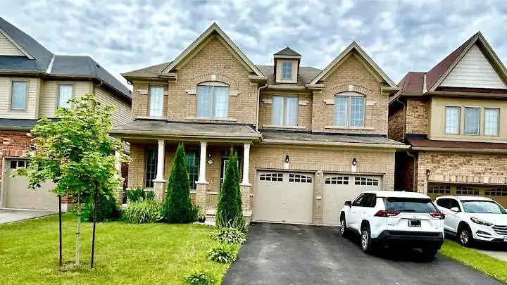 Beautiful Family Suites - Master Bedroom Niagara Falls