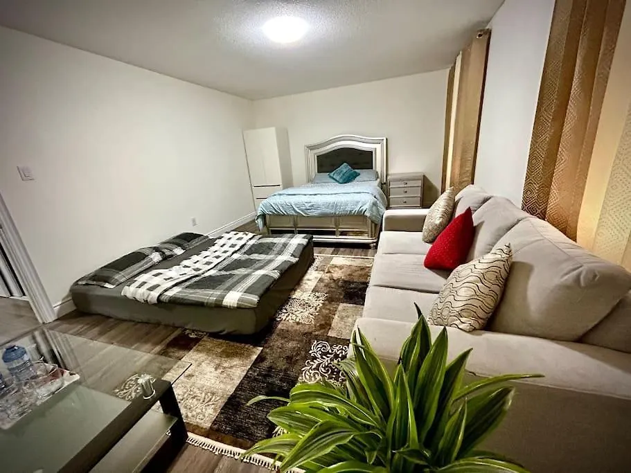 Beautiful Family Suites - Master Bedroom Niagara Falls Kanada